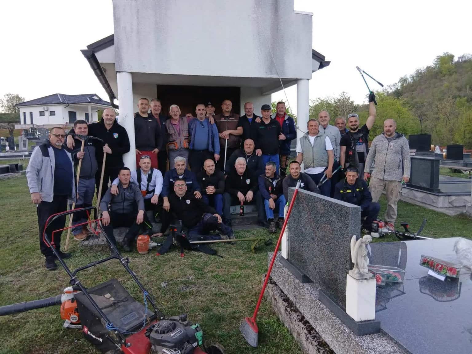 Uoči proljetnih misa uređena groblja u Vitezu i okolici